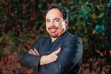 Hugo Sánchez cruzado de brazos.