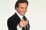 Julio Iglesias llega con los memes como cada año