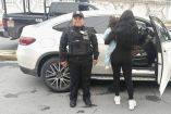 La menor quedó encerrada por descuido dentro de un automóvil en Monterrey.