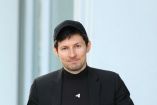 Pavel Durov, fundador y CEO de Telegram, camina hacia el Palacio de Justicia de París para una audiencia judicial el 6 de diciembre de 2024, en el contexto del debate europeo sobre la regulación de redes sociales y la protección de menores.