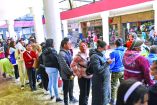 TOLUCA, ESTADO DE MÉXICO, 11FEBRERO2026.-  Largas filas se registran en el punto de vacunación instalado en la Concha Acústica en los Portales de Toluca, la mayoría de la gente está buscando vacunarse contra el Sarampión, este punto funcionará toda la semana hasta el 15 de febrero. FOTO: CRISANTA ESPINOSA AGUILAR/CUARTOSCURO.COM