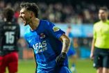 Troy Parrott celebra el gol que inició la remontada del AZ Alkmaar en el 2-1 sobre Excelsior