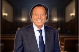 Giro inesperado: Julio Iglesias lleva a tribunales a Yolanda Díaz tras acusarlo de abusos