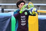 Memo Ochoa, cerca de conocer su futuro en el Tricolor.