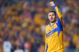 Andre-Pierre Gignac celebra en el Clásico Regio tras anotar en el minuto 90+1 y darle la victoria a Tigres.