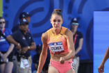 Abby Steiner, ha demandado a Puma y al equipo de Fórmula 1 de Mercedes por presunta negligencia en la fabricación de sus productos.