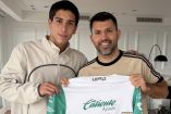 El Kun Agüero posó con la camiseta de Santos Laguna