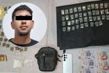Los uniformados detectaron que manipulaba pequeñas bolsas similares a las utilizadas para la venta de droga