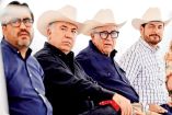 El senador Enrique Inzunza, en la imagen, es el segundo de izquierda a derecha.