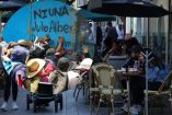 Alertaron que el bloqueo afecta a cocineros, meseros, garroteros, repartidores, personal de limpieza, trabajadores administrativos, entre otros