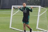 Rafael Márquez, entusiasta al dirigir el inicio de la sesión matutina en el CAR.