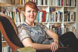 Los ensayos de Tanya Huntington combinan referencias literarias, memoria personal, crítica cultural y reflexión política.