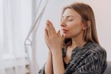 ¿Qué es la angeloterapia y cómo funciona una sesión de sanación?