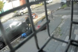 El hecho ocurrió cuando un suboficial retirado de la Policía Federal Argentina llegaba a su domicilio en Gerli, junto con su esposa, después de retirar dinero de una casa de cambios. La Justicia investiga si el uso del arma de fuego se encuadra en un caso de legítima defensa.