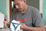 En Chichihualco la fabricación de pelotas artesanales se concentra en una familia, la Alarcón. Primos lejanos, sobrinos, cuñados y nietos siguen los pasos de su abuelo, Don Zeferino.