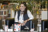 La periodista y politóloga Yuriria Sierra presentó su libro "Charlas imposibles (y urgentes) en el siglo XXI" en la librería Rosario Castellanos del Fondo de Cultura Económica.