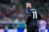 Santiago Giménez a la baja.