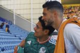 Raúl Jiménez convivió con aficionados mexicanos que lo fueron a ver en el duelo entre el Preston y los Wolves
