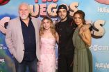Los actores Joaquín Cosió, Karen Torres, Ricky Limón y Silvia Navarro. Alfombra roja Gungo y los juegos Cavernícolas.