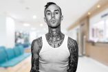Travis Barker preocupa a sus fans tras revelar la cirugía a la que tuvo que someterse
