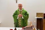 • El papa León XIV celebra misa en el hospital Gemelli tras su operación pulmonar, mientras se evalúa su viaje a Sudamérica.