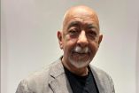 El escritor cubano Leonardo Padura presentó su libro "Morir en la arena" en la FIL de Monterrey