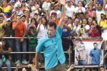 El líder de la oposición Henrique Capriles recibió numerosas muestras de apoyo durante su campaña. Foto: AP