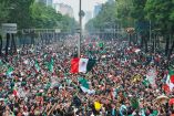 La céntrica avenida Reforma y el monumento conocido como Ángel de la Independencia, en el corazón de la metrópoli, fueron invadidos por miles aficionados que festejaron el segundo triunfo de México en la competición y su clasificación a la segunda ronda