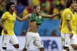  La ropa interior de Neymar pudo ser visible luego del partido, cuando los jugadores de ambos equipos intercambiaban camisetas. FOTO: AP