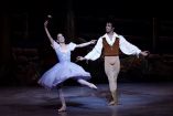 El ballet "Giselle" es conocido como "la danza de ultratumba" por unir lo pagano y lo espiritual. Foto Cuartoscuro