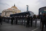 Esta mañana se registró el enfrentamiento entre trabajadores y granaderos de la SSPDF. Foto Cuartoscuro/Archivo