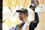 Peyton Manning levantó el Vince Lombardi después de una temporada en donde su brillo no fue el mismo de antes, pero el trabajo en equipo y sobre todo su defensa, sacaron avante al equipo (Reuters)