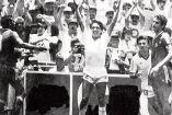 Negrete celebra con los brazos arriba la anotación que le terminó  dando el pase a la Selección Mexicana a los cuartos de final en 1986.