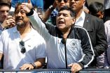 Maradona no deja solo a Messi y pide que siga (Reuters)