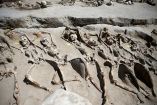 Hallan en cementerio de la antigua Grecia esqueletos maniatados
