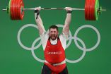 Talakhadze tuvo una jornada impresionante, con 215 kg en el arranque y 258 kg en el envión, para mejorar los registros Mundial y Olímpico. (Reuters)