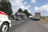Las unidades pesadas continúan su paso por la Autopista México-Querétaro. 
