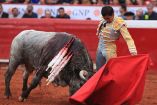 Joselito Adame enfrentó al primero de la tarde, de nombre "Martino”, ejemplar de 512 kilogramos de peso. (EFE)