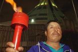Este peregrino procedente de La Toma, Veracruz cuenta que desde hace 19 años viene a la Basílica para llevar el fuego de la Virgen a su pueblo. Foto Diana Jiménez