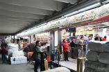 La Central de Abastos se divide en ocho diferentes sectores, que van de los abarrotes y víveres a la zona de pernocta, pasando por la de frutas y legumbres, etc. Fotos: The Huffingtonpost