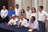 Sentados, de izq. a der., los candidatos al gobierno de Coahuila Armando Guadiana, Guillermo Anaya y Javier Guerrero, en conferencia.