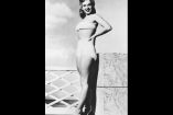 A los 17 años Marilyn Monroe posó en bikini en 1947, un año después de que la prenda fue creada.