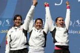 Alejandra Valencia, Aída Román y Mariana Avitia acaban de colgarse la medalla de plata en la Copa del Mundo. (Mexsport)