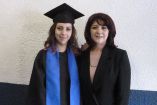Lorena y Patricia en su graduación. Foto: Especial