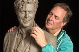 David Bowie tendrá una escultura un pueblo, al norte de Londres (Foto cortesía: https://www.facebook.com/AndrewSinclairSculpture/)