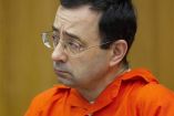Hace unos meses, Larry Nassar se declaró culpable de abusar sexualmente de pacientes y posesión de pornografía infantil (AP)