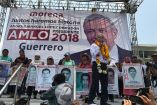 Se compromete AMLO a resolver caso de los 43 de Ayotzinapa