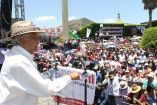 AMLO 'reclama' a maestros falta de apoyo en 2012