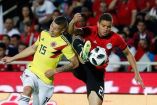 Mateus Uribe disputa un balón durante el encuentro entre Colombia y Egipto que terminó con empate a cero (Fotos: Reuters)