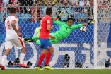 Costa Rica aguantó, en gran parte por la actuación de su arquero, pero al final se llevaron la derrota (Fotos: Reuters)